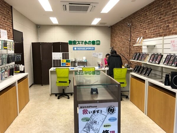 RepairWorld 広島本通り店の店内の様子の写真