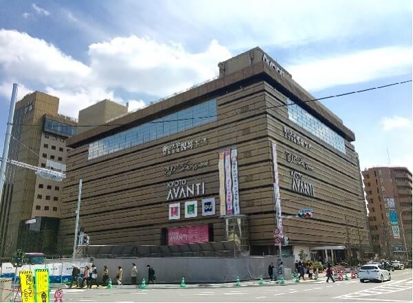 アイプラス 京都アバンティ店の店舗入口の写真
