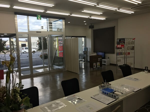 iPhone修理ジャパン 旭川永山店の店内の様子の写真