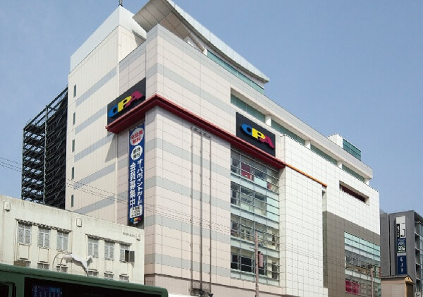 アイプラス 河原町OPA店の店舗入口の写真