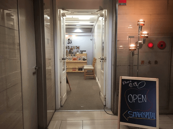 スマホスピタル 京都河原町店の店舗入口の写真