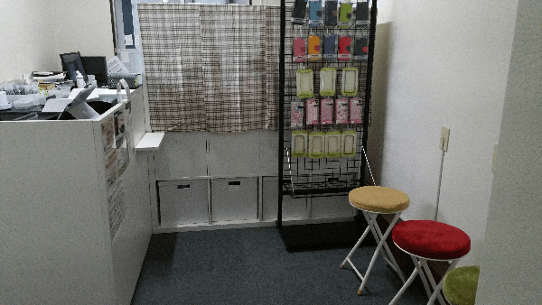 スマホスピタル 名古屋駅前の店内の様子の写真