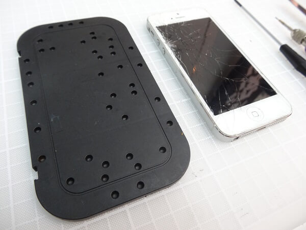 iPhone5のネジを置く専用トレイ