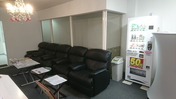 スマホスピタル 広島本通店の店内の様子の写真