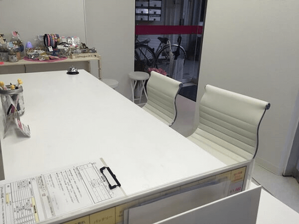 iPhone Doctor 福岡南店の店内の様子の写真